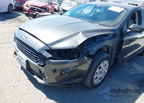 2020 Ford Fusion S z USA, uszkodzony, nr VIN 3FA6P0G75LR127328